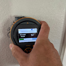 Moisture meter verifying wall dryness with a relative reading